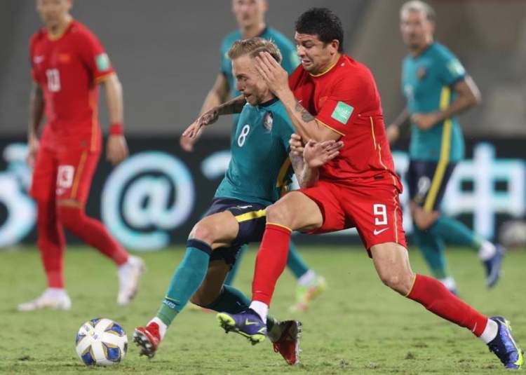 跟队记者：邓弗里斯因脚踝受伤可能缺阵至12月中旬左右